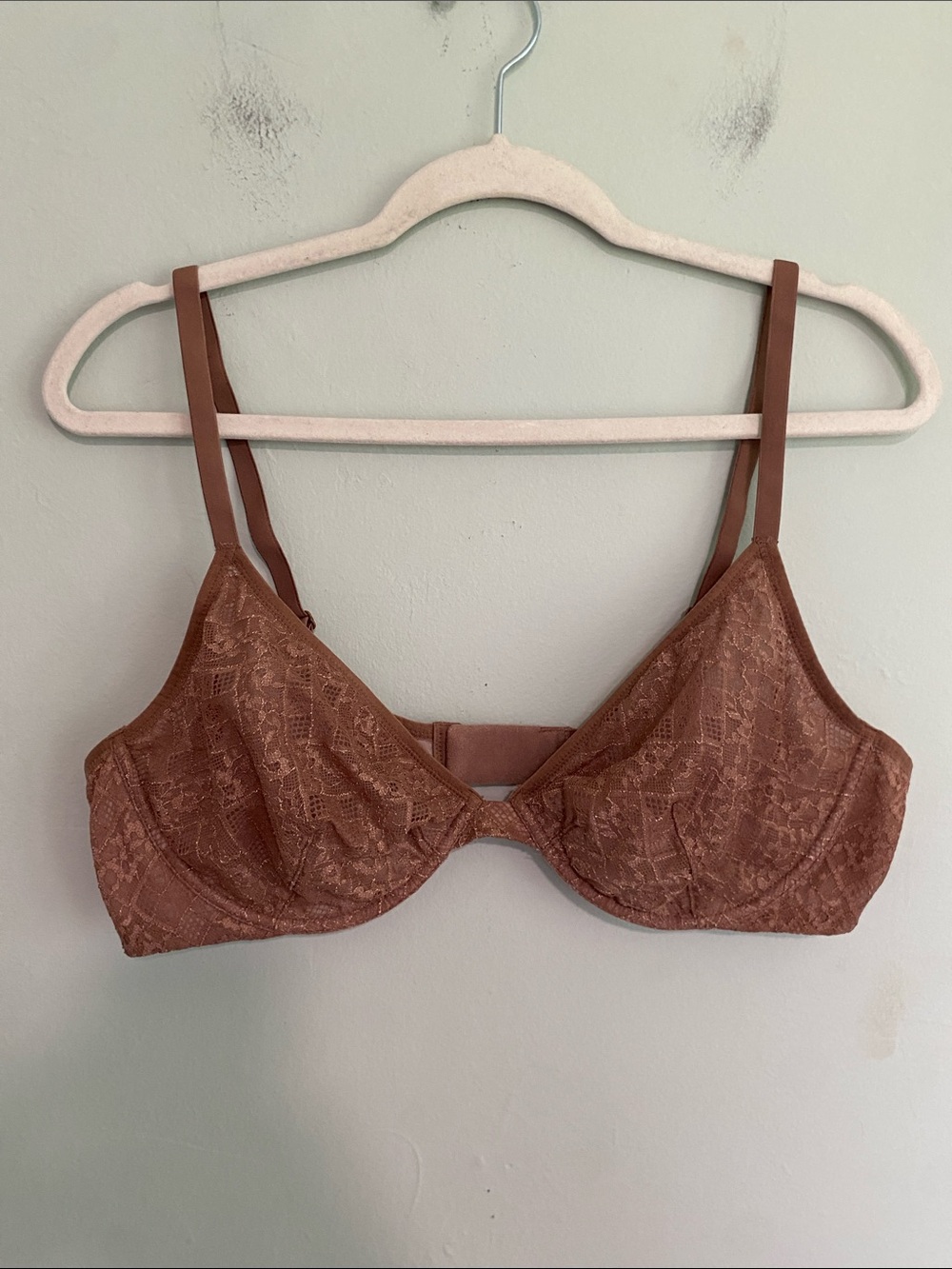 Victoria's Secret Women’s Lace Underwire Bra in Dark tan Size 40C